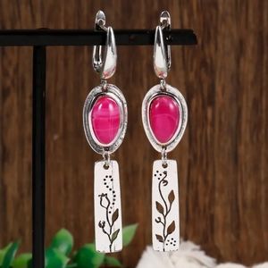 Vintage style Pink Gemstone w/ Flower Carving